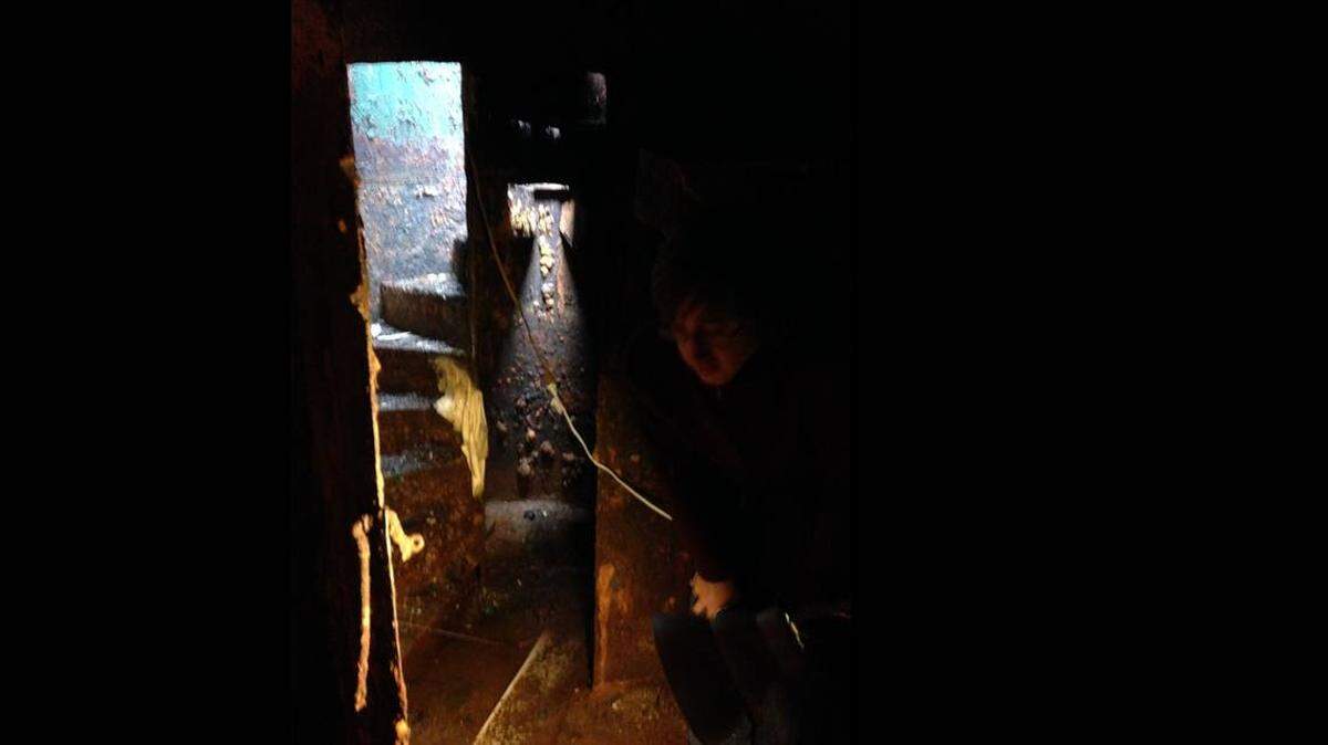 La escaldera de espiral de entrada al búnker. 