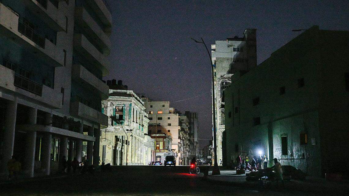 Cuba se recupera muy lento tras apagón masivo que dejó sin servicio a más de seis millones de personas