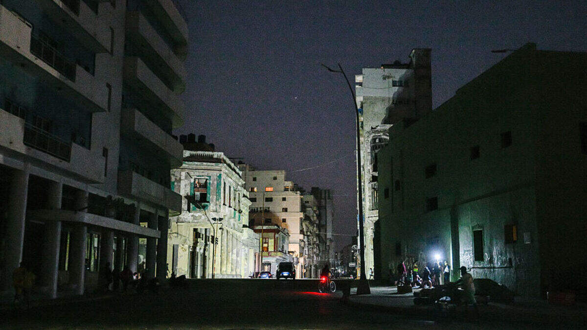 Vista de una calle durante el apagón masivo en Cuba, el 4 de marzo de 2026 en La Habana.