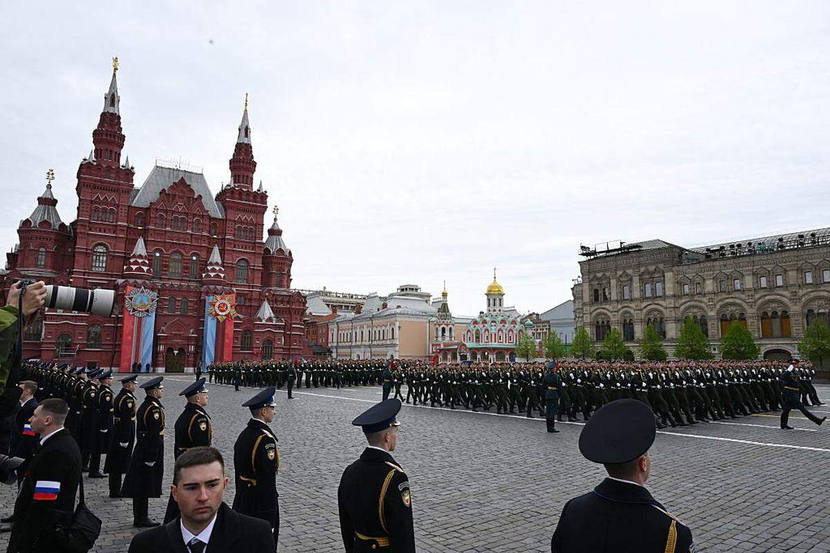Militares rusos marchan en la Plaza Roja durante el desfile militar del Día de la Victoria en Moscú, el 9 de mayo de 2026. Rusia celebra el 81.º aniversario de la victoria de la Unión Soviética sobre la Alemania nazi en la Segunda Guerra Mundial.