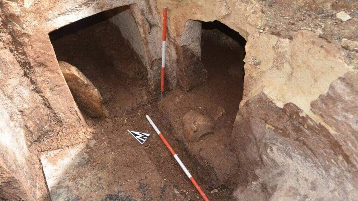 Trabajadores de la construcción hallan una tumba de 2,300 años de antigüedad en Malta.