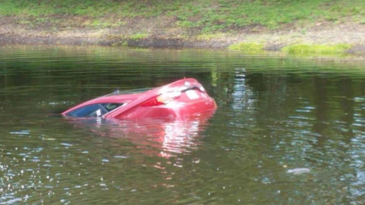  Foto de archivo. Una madre y sus dos hijos, de 4 y 9 años, cuyas identidades no han sido todavía reveladas, fueron encontrados este viernes muertos en el interior de un automóvil sumergido en un lago de la ciudad de Lakeland, en el centro de Florida, informaron medios locales.