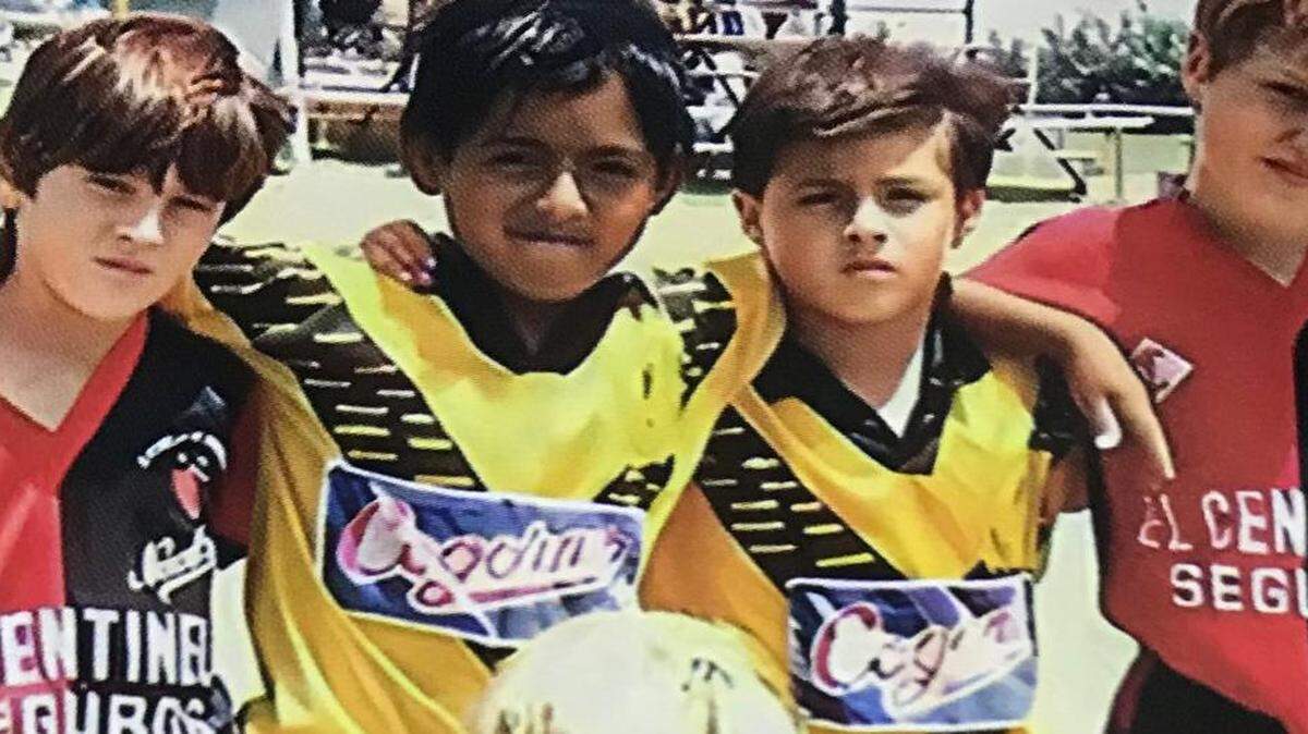 Lionel Messi (primero desde la izq.) cuando jugó en Lima en 1997 con el Newell’s Old Boys en la Copa de la Amistad organizada por el club Cantolao.
