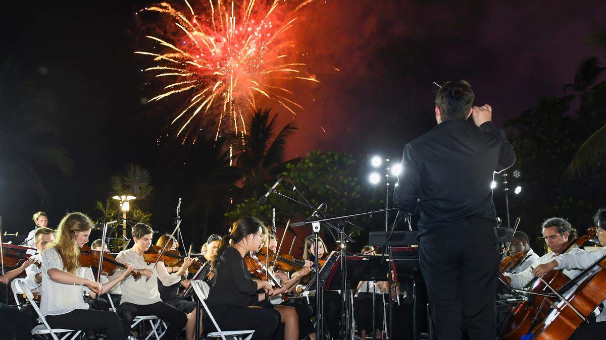 La orquesta del Festival, bajo la dirección de Michael Rossi, en la tradicional celebración del 4 de julio.