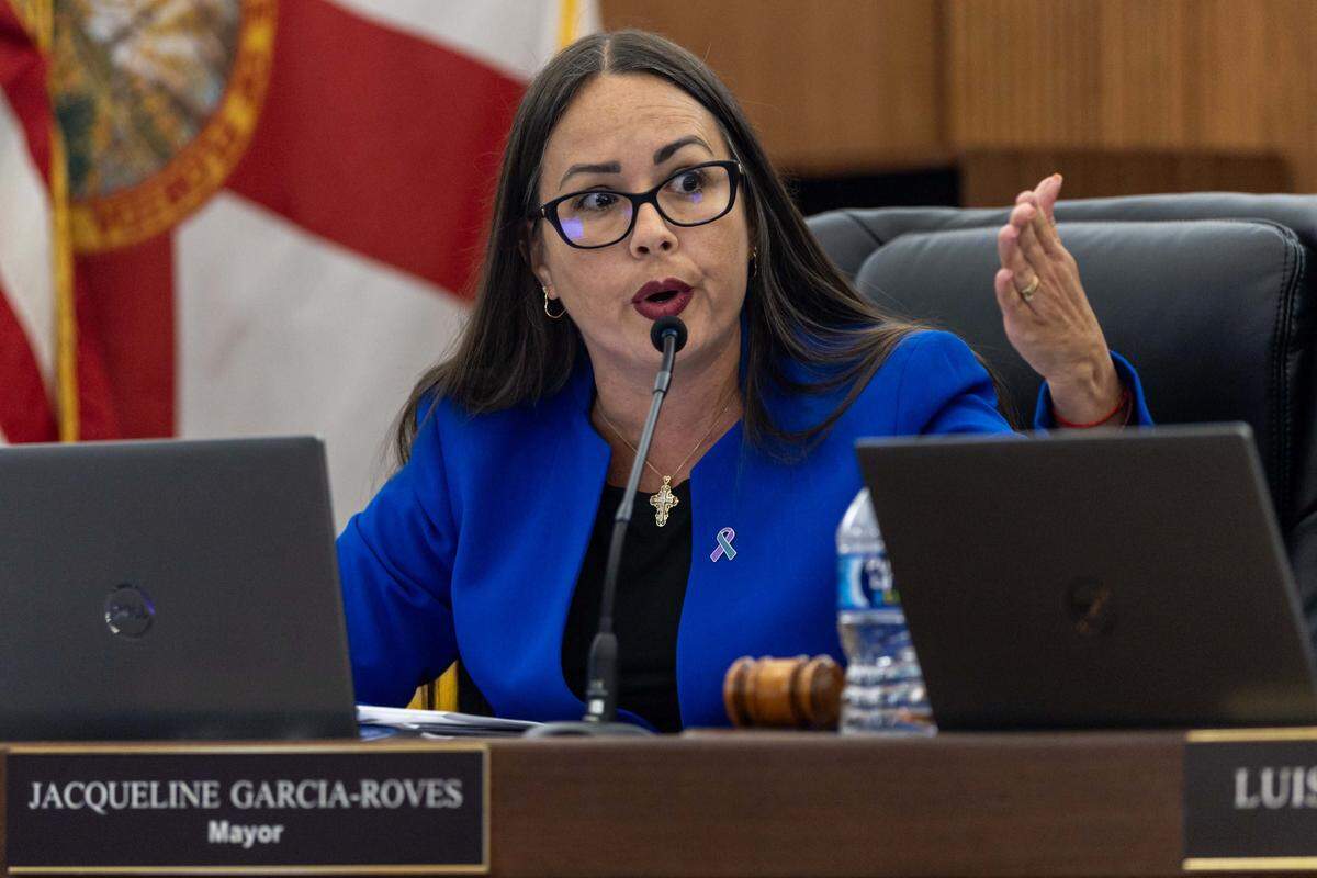 Alcaldesa interina Jacqueline García-Roves en la segunda reunión presupuestaria que terminó sin acuerdo