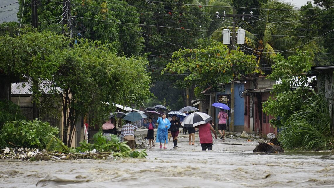 Depresión tropical Sara se disipa, pero sus remanentes podrían traer lluvia a Florida