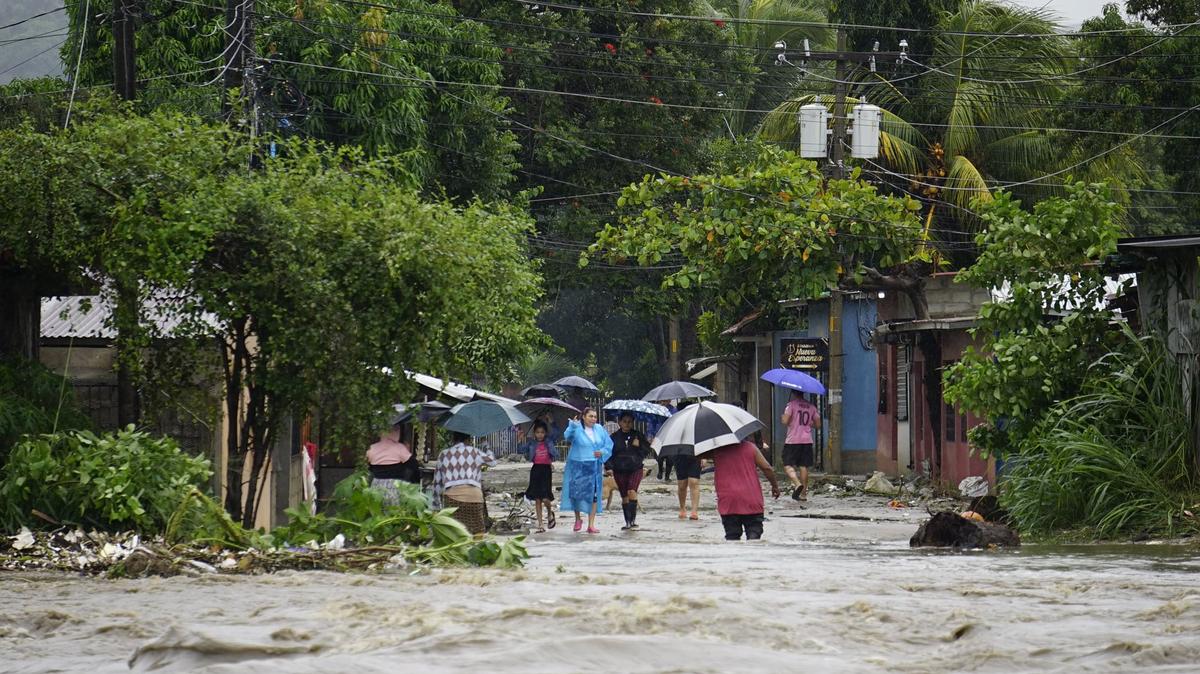 Sara como tormenta afectó a más de 47,000 personas en Honduras, dejó al menos un muerto y más de 1,000 damnificados, según la secretaría de Gestión de Riesgos y Contingencias (Copeco).