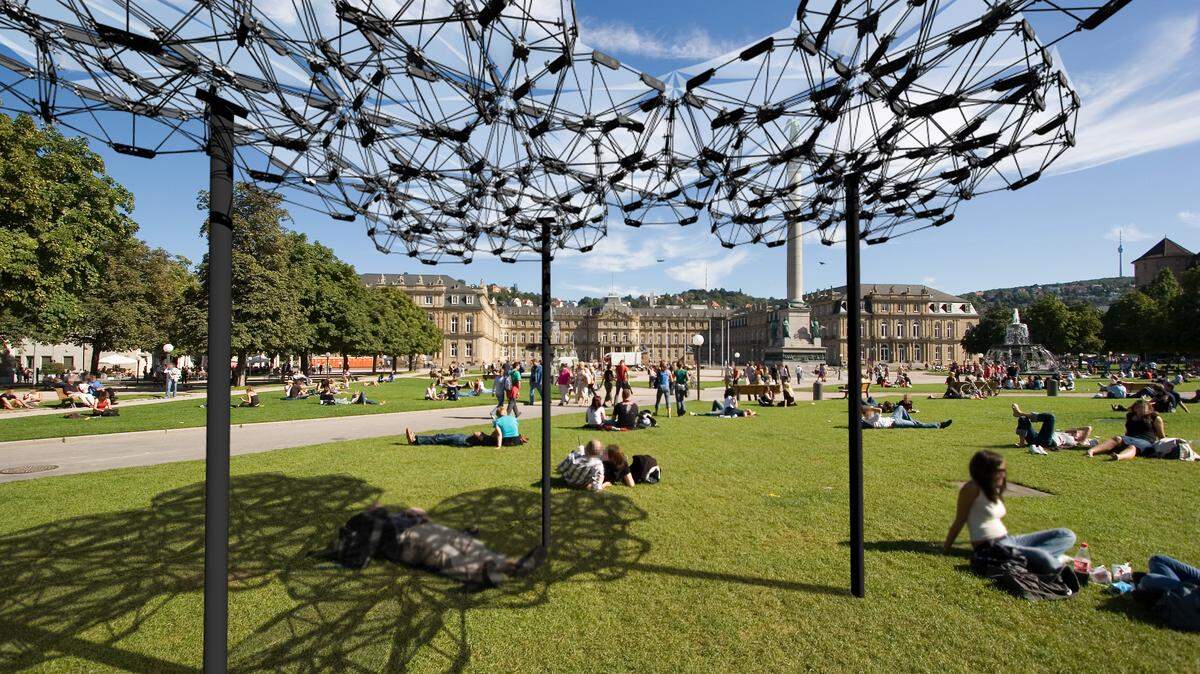 Tres estructuras montadas dan sombra en un parque de la ciudad alemana de Sttugart dando lugar al concepto de la arquitectura mutante.