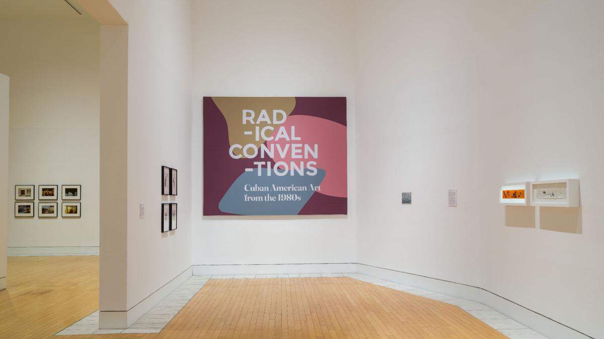 Vista parcial de la exhibición ‘Radical Conventions’ en el Lowe Art Museum.