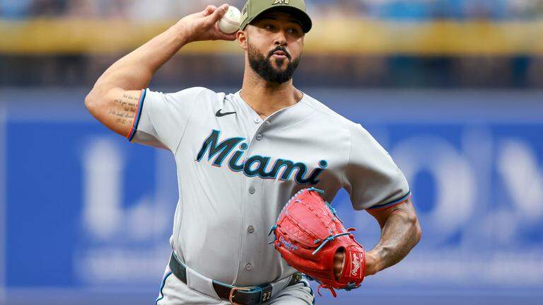 Marlins sobreviven al drama en Tampa y explotan en extra innings con un Sandy Alcántara dominante