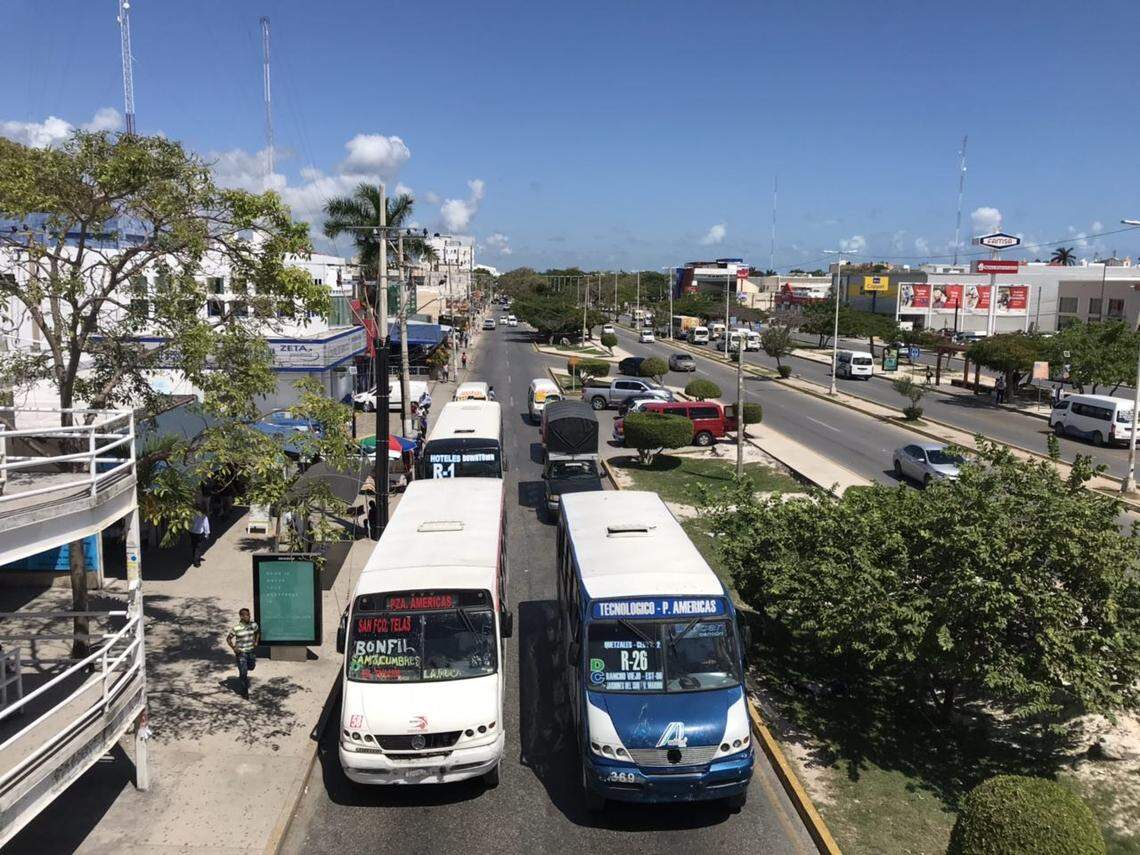 Vista de la avenida Tulúm, en Cancún, donde muchos cubanos acuden a comprar mercancía para revenderla en la isla.