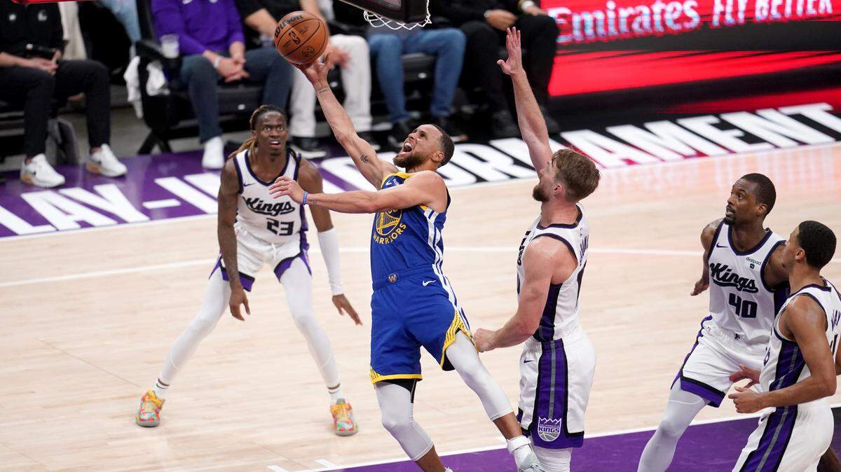 Steph Curry, de los Warriors de Golden State, ganó este jueves el premio de la NBA al mejor jugador en los finales apretados de partidos, informó la liga estadounidense en un comunicado.
