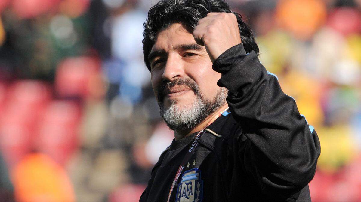 Foto de archivo. El seleccionador argentino, Diego Maradona, antes del partido del Grupo B contra Nigeria en el Estadio Ellis Park, el 12 de junio de 2010, Johannesburgo, Sudáfrica.