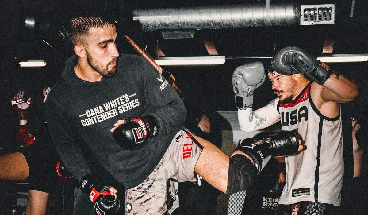 El cubano Yadier del Valle durante un entrenamiento para la cartelera de la UFC el 21 de febrero en Houston.