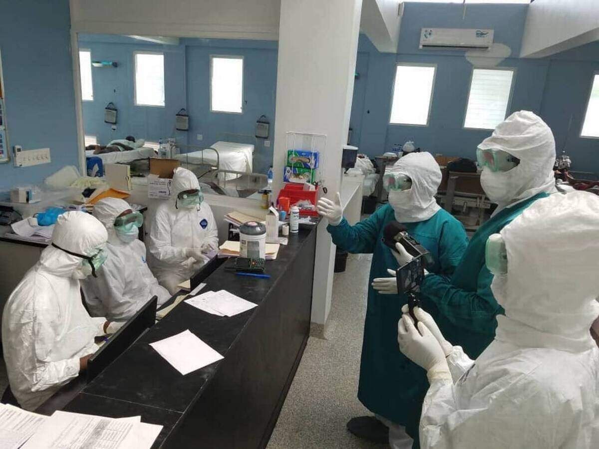 Dentro del centro de tratamiento COVID-19 en el Hospital Universitario de Mirebalais en el centro de Haití, donde los casos se están extendiendo rápidamente.
