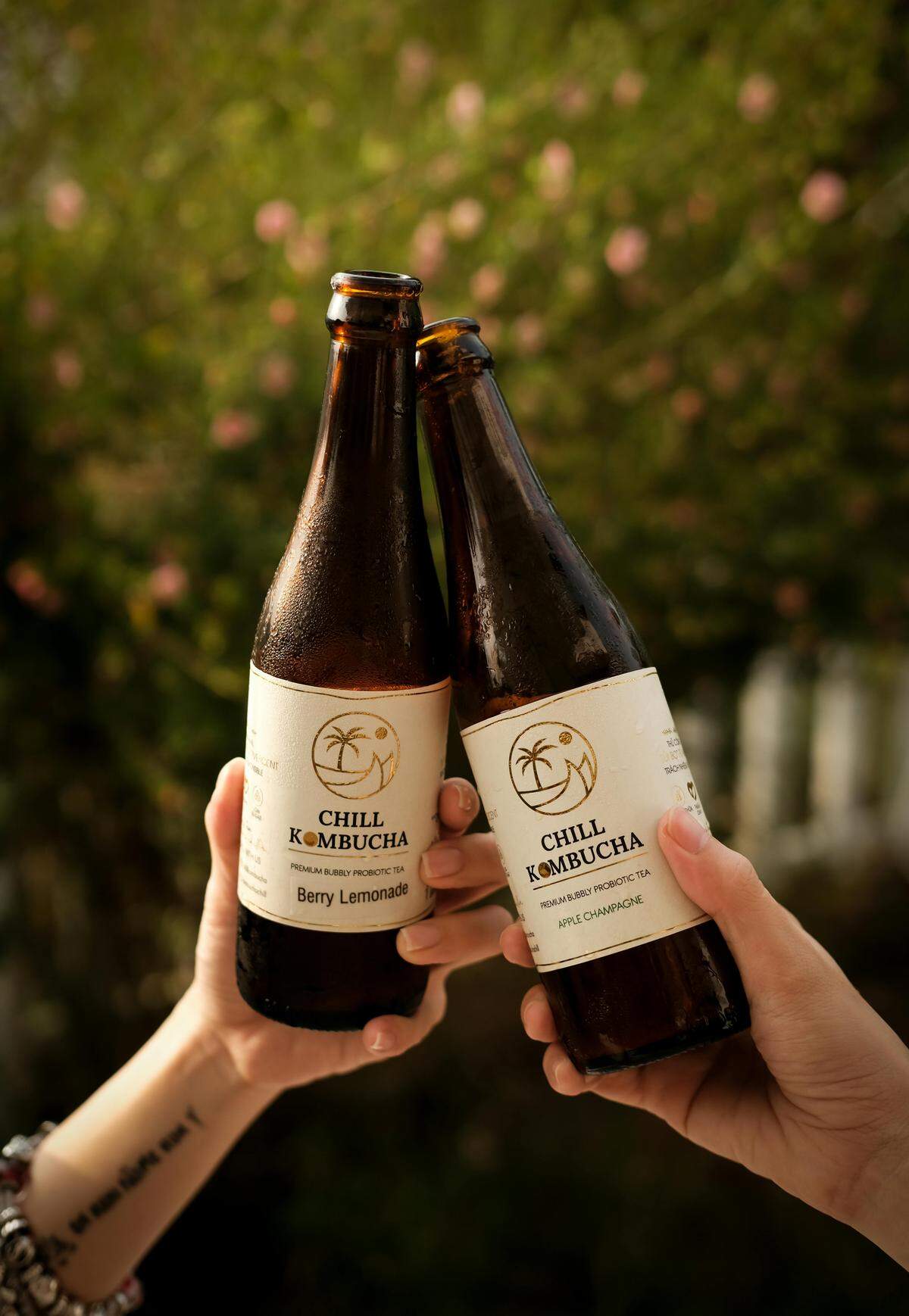 Las bebidas saludables, como la Kombucha, sustituyen a la cerveza en las reuniones de "centennials". 