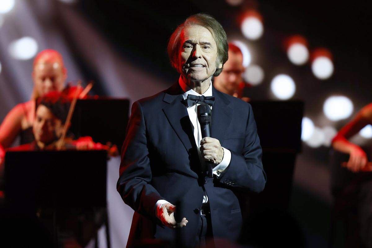 LAS VEGAS, NEVADA - NOVEMBER 12: Honoree Raphael performs onstage during the 2025 Latin Recording Academy Person of the Year Honoring Raphael on November 12, 2025 in Las Vegas, Nevada. (Photo by Leon Bennett/Getty Images for The Latin Recording Academy)