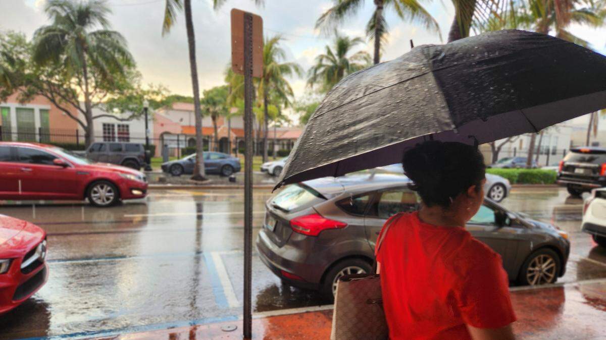 Día de lluvia en Miami Beach , Washington Ave y la calle 14.