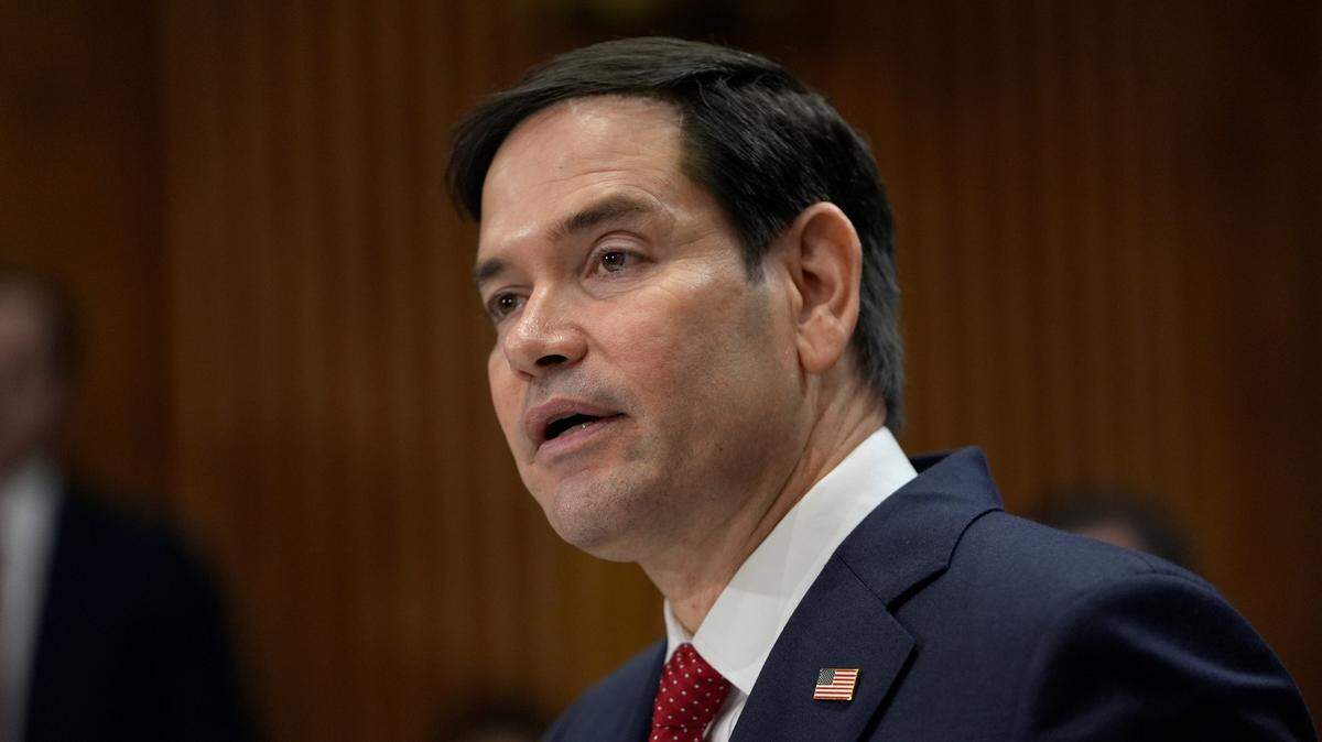 Marco Rubio hace una presentación ante el Comité de Relaciones Exteriores del Senado, durante su audiencia de nominación como secretario de Estado, el 15 de enero de 2025, en Washington, D.C.