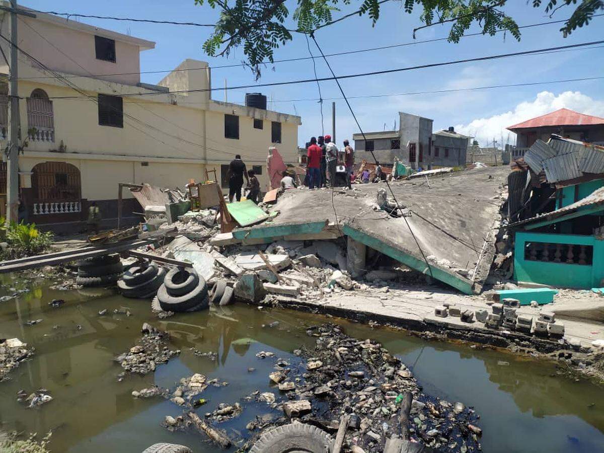 Escena en Les Cayes en el suroeste de Haití después de un terremoto el sábado 14 de agosto de 2021 (Foto de Jaan Ronald Jocelyn | Esperanza para Haití)