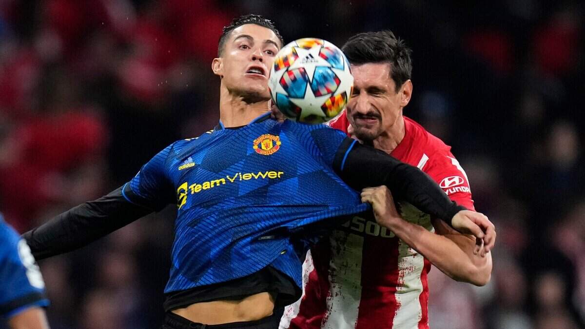 El Atlético de Madrid neutraliza a su viejo némesis Cristiano Ronaldo, pero no pudo mantener su ventaja ante el Manchester United y encaja un tardío gol para empatar 1-1 en el duelo de ida por los octavos de final de la Liga de Campeones.