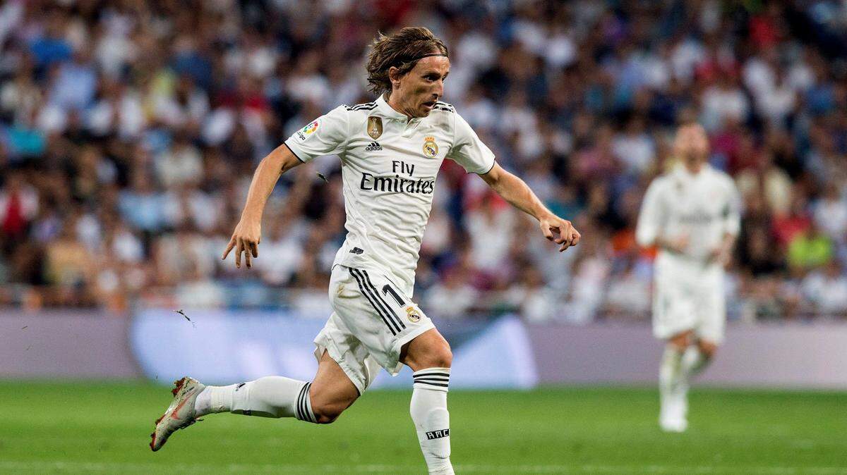 El centrocampista croata del Real Madrid, Luka Modric, corre  durante el partido contra el Espanyol, el  22 de septiembre de 2018 en el estadio Santiago Bernabéu en Madrid.