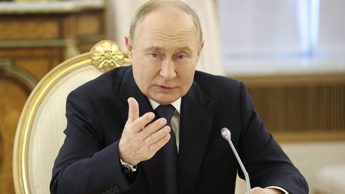 El presidente de Rusia, Vladimir Putin, durante una reunión con el presidente de Azerbaiyán, Aliyev, en el marco de la Cumbre de Líderes de la CEI de 2024 en el Gran Palacio del Kremlin. Valery Sharifulin/TASS/Sipa USA