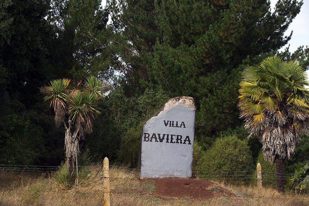 Vista de una antigua entrada en Colonia Dignidad —ahora llamada Villa Baviera—, cerca de Parral, provincia de Maule, Chile, el 15 de abril de 2025. Colonia Dignidad fue un centro de prisión, tortura y desaparición de opositores a la dictadura de Pinochet.