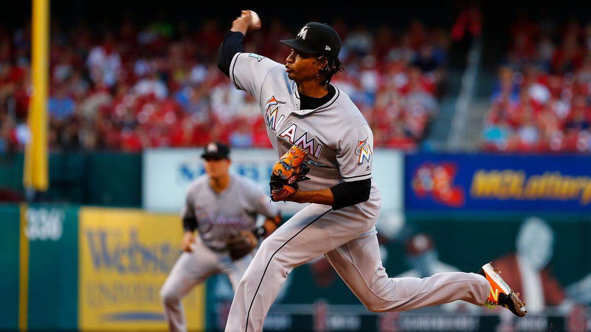 El abridor de los Marlins José Ureña lanzó cinco entradas y toleró cuatro carreras a los Cardenales, el 5 de junio de 2018 en San Luis.