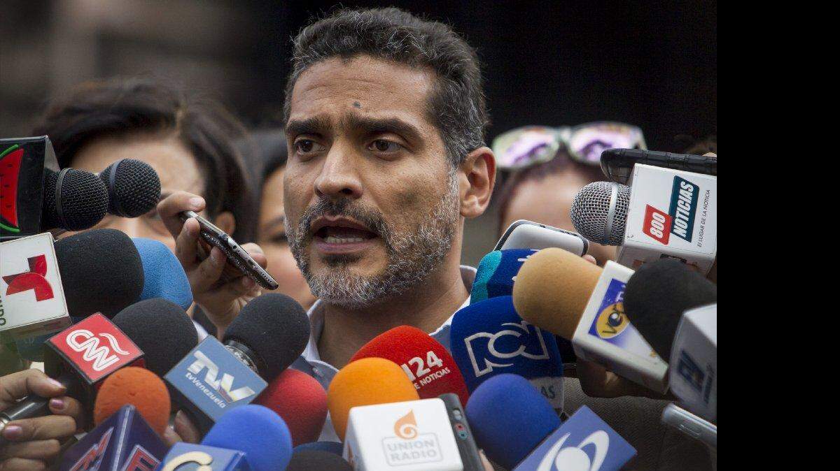 Juan Carlos Gutiérrez, abogado defensor del líder opositor preso Leopoldo López, dijo que apelará la sentencia del dirigente en base a las denuncias hechas por el fiscal Franklin Nieves, el miércoles en Caracas. 
