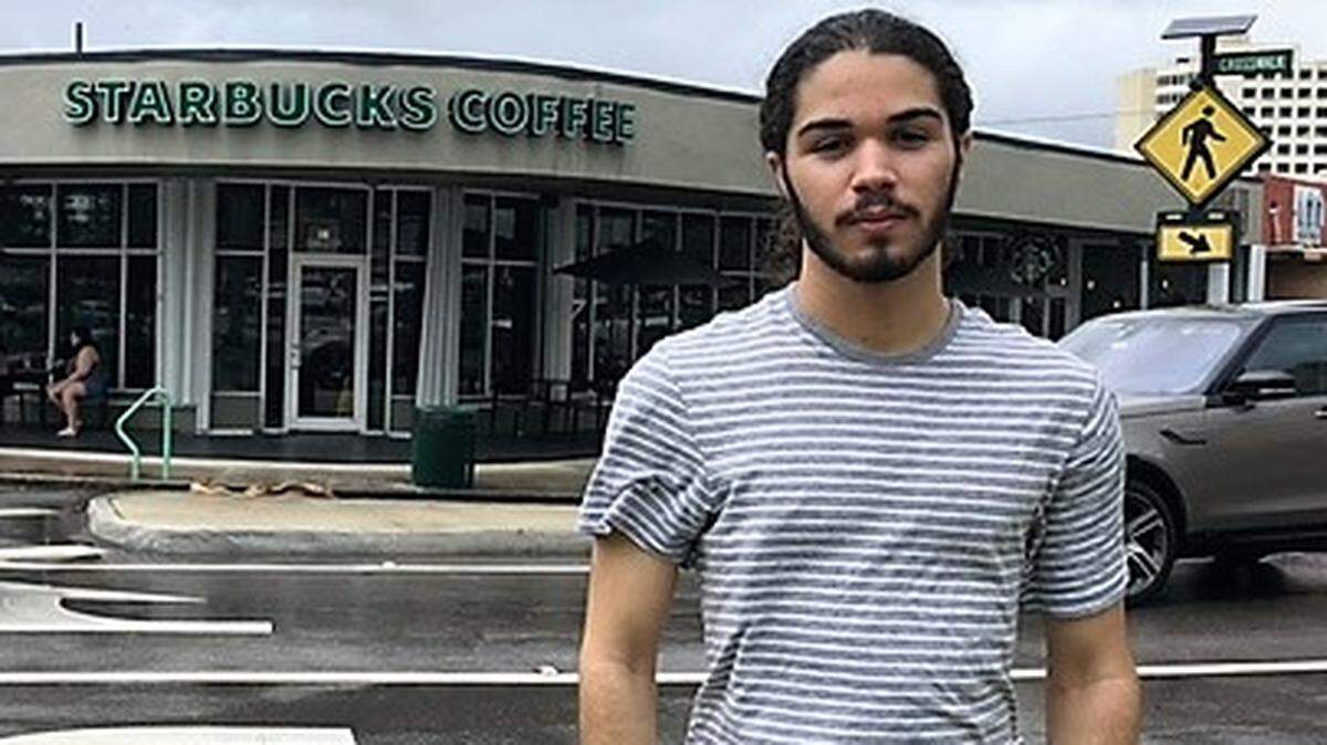 Christian Miranda, líder del sindicato en la sucursal de Starbucks de Miami Springs