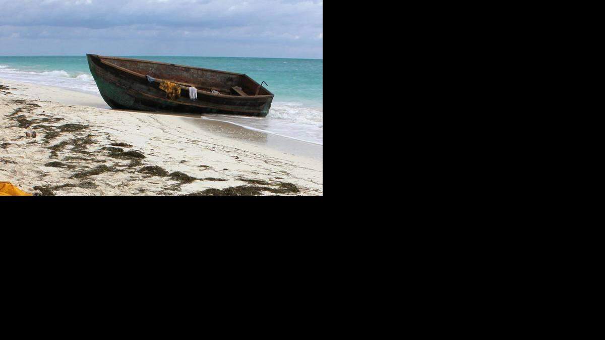 Los cubanos que llegan a suelo estadounidense pueden quedarse y solicitar la residencia permanente un año después.