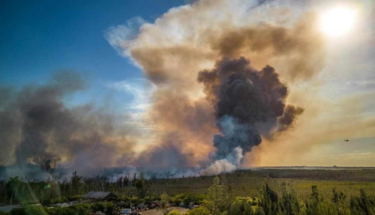 Dos incendios de maleza se registran en el Condado Miami-Dade de los que uno está contenido en 90% y el otro en 45%.
