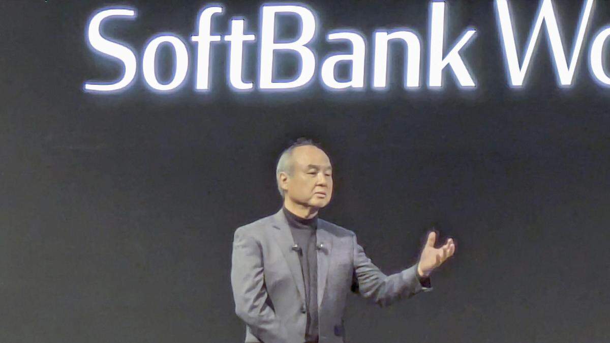 El director ejecutivo (CEO) de SoftBank, Masayoshi Son, participa en un evento de la empresa en Tokio, el 3 de octubre de 2024.