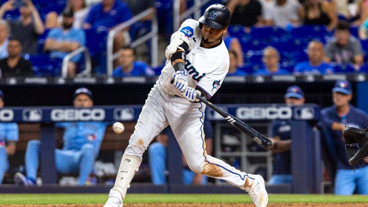 El swing veloz y certero de Luis Arráez lo ha inscrito en el Juego de las Estrellas. Hubiera sido un crimen que la afición no hubiera reconocido la primera mitad de temporada que está teniendo el pelotero venezolano con su innegable manía de pegar imparables.