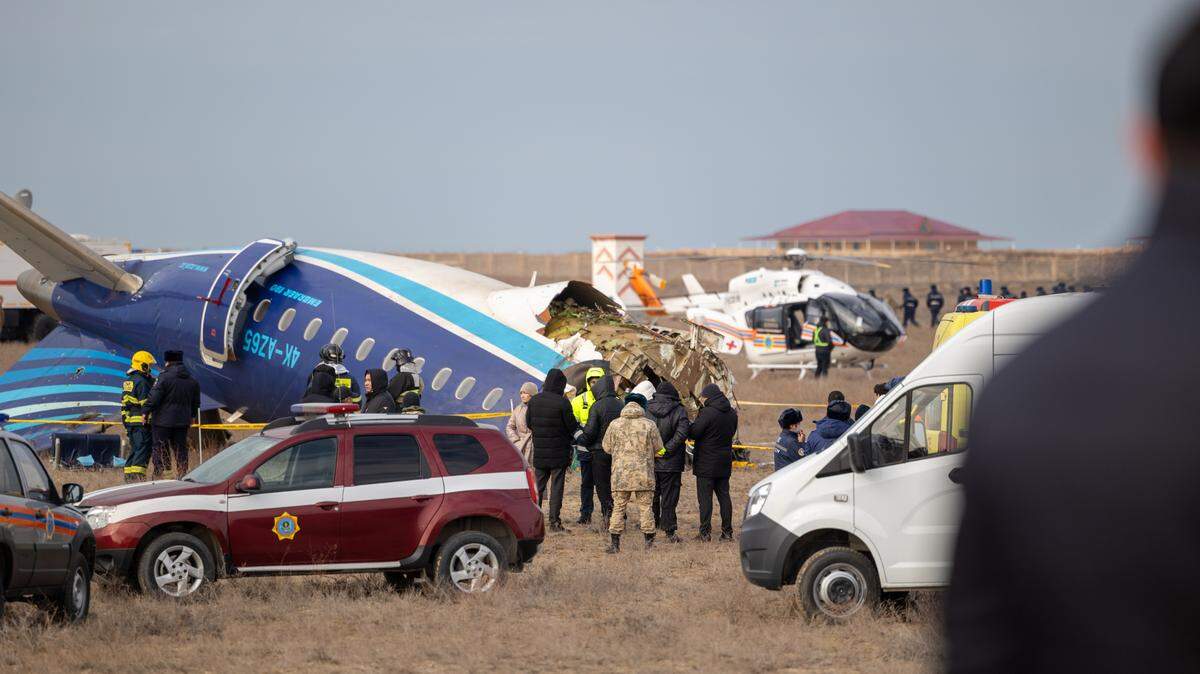 (241226) -- BEIJING, Dec. 26, 2024 (Xinhua) -- This photo taken on Dec. 25, 2024 shows the plane crash site near Aktau, Kazakhstan. Azerbaijan has declared Thursday a national day of mourning for the victims of the tragic crash of an Embraer 190 passenger plane operating a Baku-Grozny flight.
   The aircraft with flight number J2-8243 crashed near Aktau Airport in Kazakhstan. The Kazakh ministry of emergency situations has reported 28 survivors, while rescue underway. (Photo by Isa Tazhenbayev/Xinhua) (Photo by Xinhua/Sipa USA)