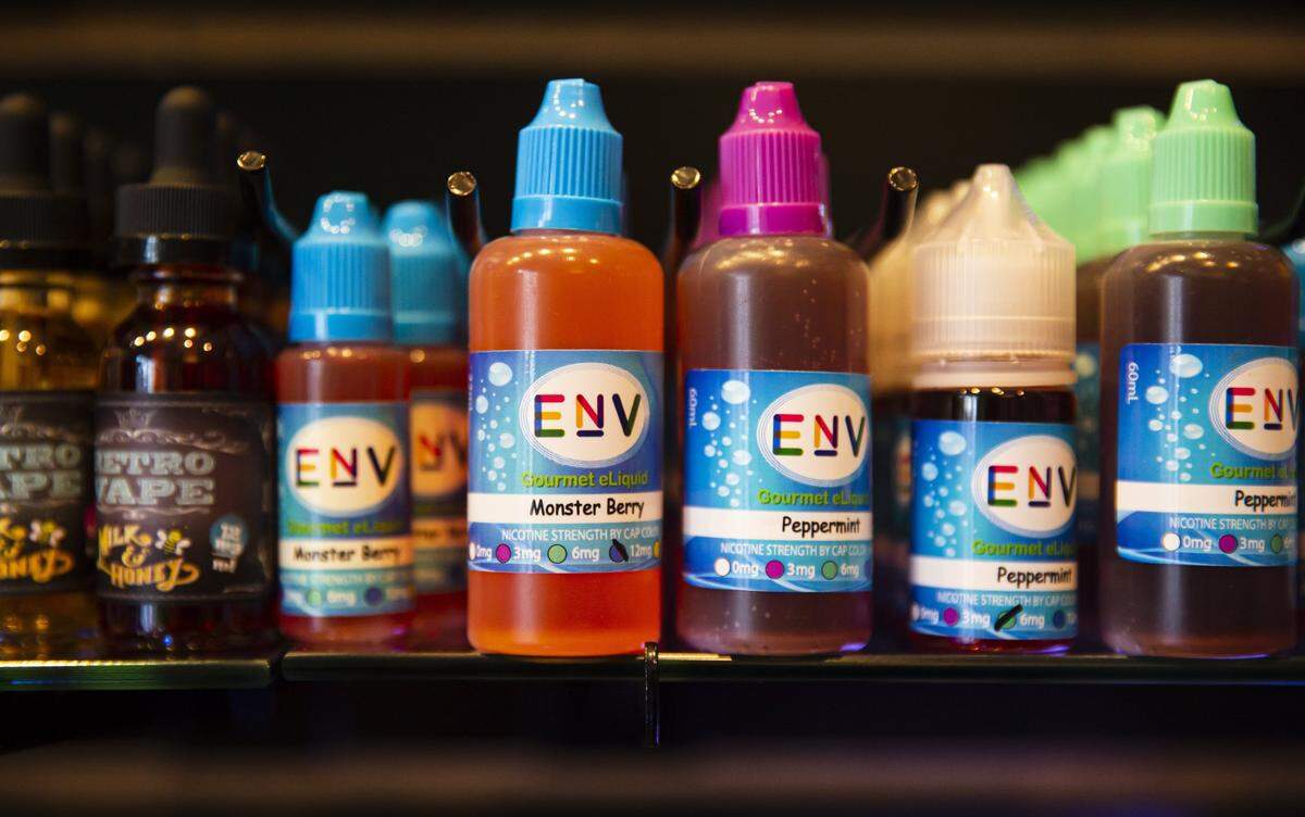 Los fabricantes de cigarrillos electrónicos Logic y R.J. Reynolds Vapor Co. demandaron a la FDA después de que la agencia les ordenara dejar de vender vaporizadores de mentol, un sabor popular entre los adolescentes.