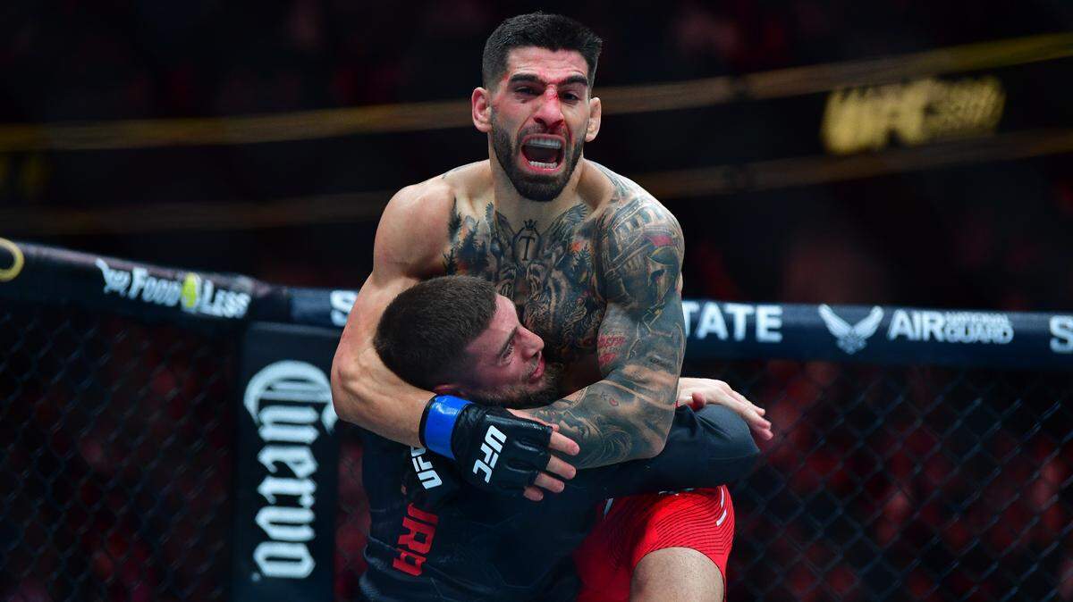 Ilia Topuria respaldó su promesa de convertirse en campeón de la UFC y lo hizo en la manera más espectacular posible contra el hombre que durante más de cuatro años dominó por completo la división pluma.