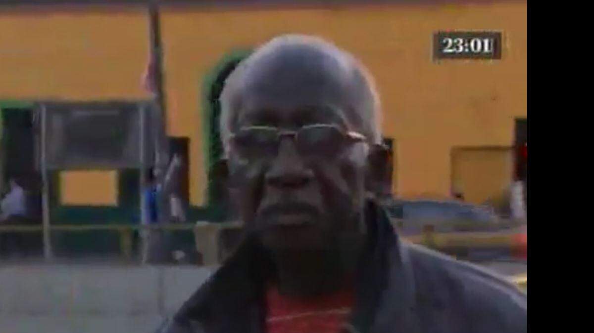El profesor cubano de atletismo Lázaro Pérez Morejón, de 75 años de edad, declara a América Noticias sobre su desesperada situación en Lima, Perú.