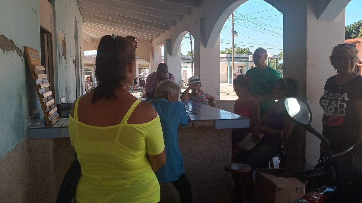 Los inspectores en Matanzas, Cuba, aplicaron multas a vendedores por ocultar precios o no actualizarlos en las pizarras, entre otros motivos.