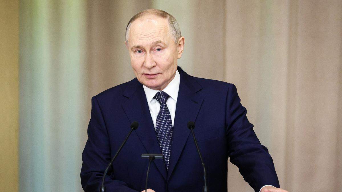  El presidente de Rusia, Vladimir Putin, se dirige a una reunión anual de jueces de jurisdicción general, tribunales militares y de arbitraje en el Tribunal Supremo de Rusia.