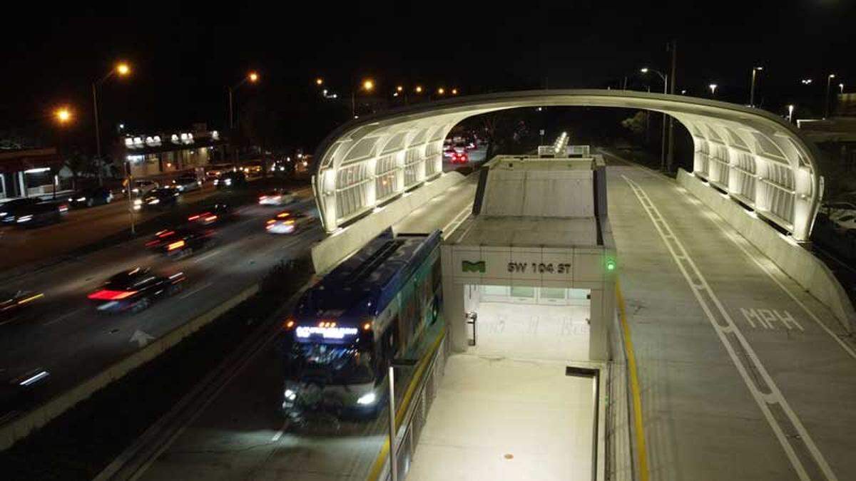 El nuevo servicio de Metro Express tiene 14 estaciones exclusivas.