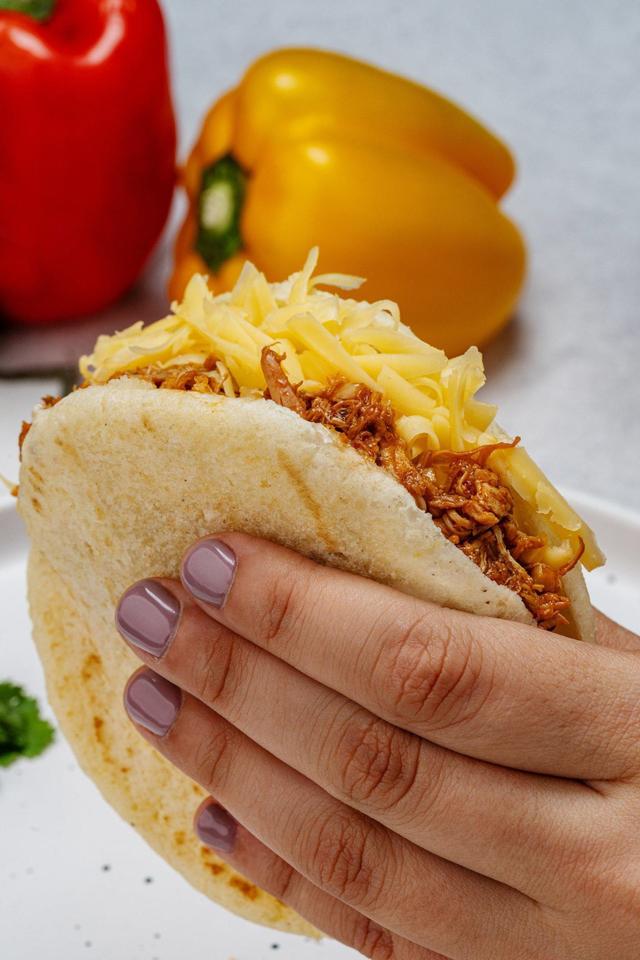 Los productos de la compañía TOAST-IT, fundada por las hermanas venezolanas María Corina y María Fernanda Cabezas, se producen y se empacan en Miami y se venden en supermercados y en Walmart .