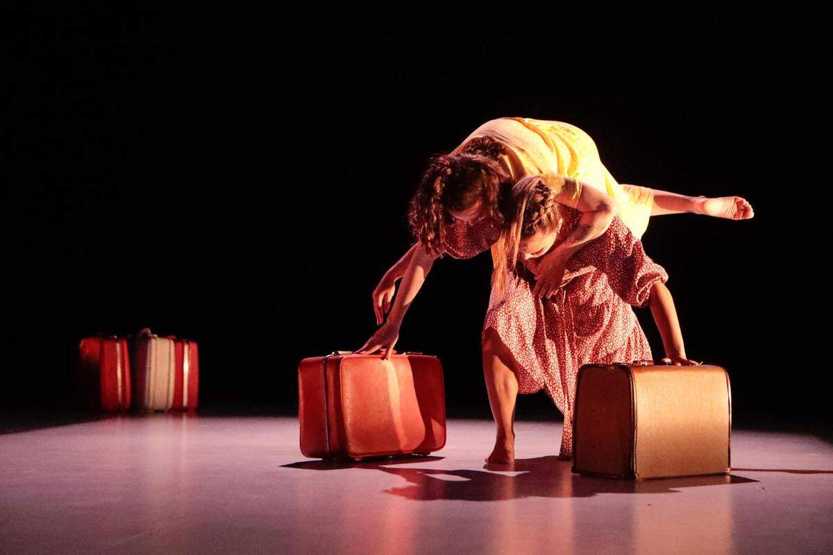 Samatha Miller y Melissa Rummel en “The Cuban Project: My Story, Your Story, Our Story”. 