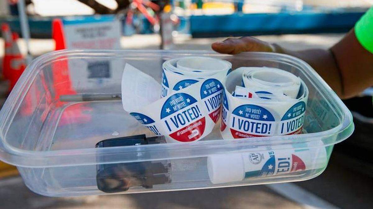 La ciudad de Hialeah tendrá a partir de noviembre un escaño en el concejo vacante, luego de que el concejal Bryan Calvo deje oficialmente el cargo, para postularse a un cargo condal como recaudador de impuesto. Sin embargo, las autoridades descartan que pueda haber una elección especial para ocupar el puesto.