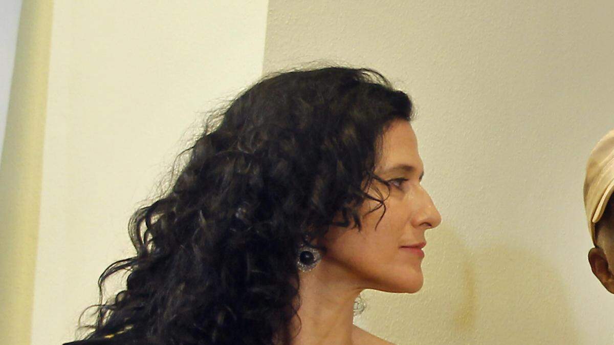 Los miembros del jurado del programa de televisión cubano “Bailando en Cuba”, la coreógrafa española radicada en Cuba, Susana Pous (i), y el también coreógrafo cubano, Santiago Alfonso (2i), junto al director para la televisión Manolo Ortega (2d) y Wendy Ferrer, directora de producción de RTV, una Oficina de producciones de audiovisuales, participan, este jueves 12 de enero del 2016, en La Habana, Cuba, en una conferencia de prensa, donde se presentó el programa de televisión. 