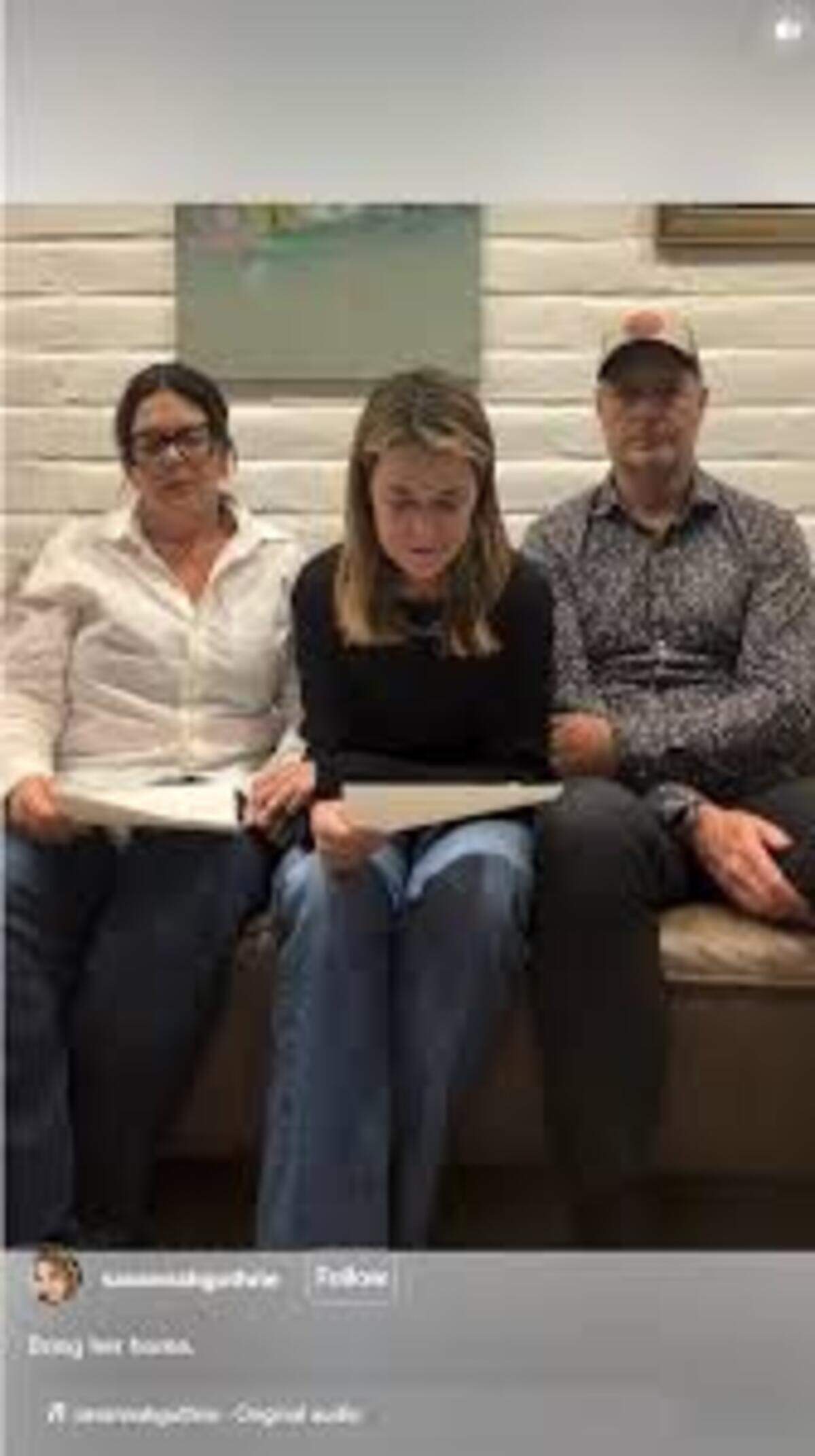 Los hijos de Nancy Guthrie, la mujer desaparecida el pasado 31 de enero y madre de la periodista de NBC Savannah Guthrie (centro), se ofrecieron este sábado a pagar a sus posibles secuestradores por su liberación.