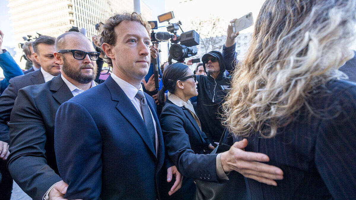 El director ejecutivo de Meta, Mark Zuckerberg, llega al Tribunal Superior de Los Ángeles, en el Palacio de Justicia de Estados Unidos, el miércoles 18 de febrero de 2026 en Los Ángeles, California. Una mujer californiana de 20 años demandó a Meta y YouTube, acusándolos de crear plataformas adictivas que perjudican a los niños.