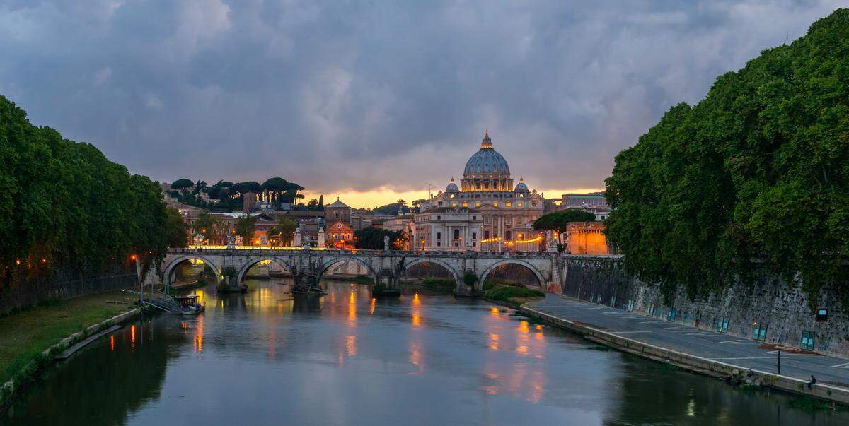 Puente de Sant’Angelo,&nbsp;y al fondo la Basílica de San Pedro. 