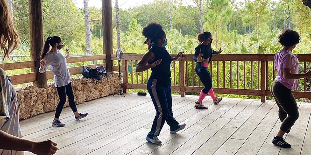 Clase al aire libre de afro-fusión con Melissa Cobblah Gutiérrez.